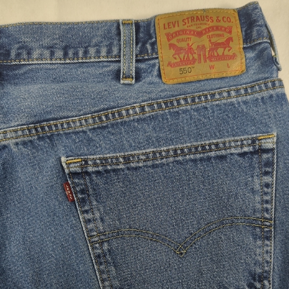 Levi's 550 Tapered Relaxed Fit Medium Wash Mens Jeans‎ Size 44